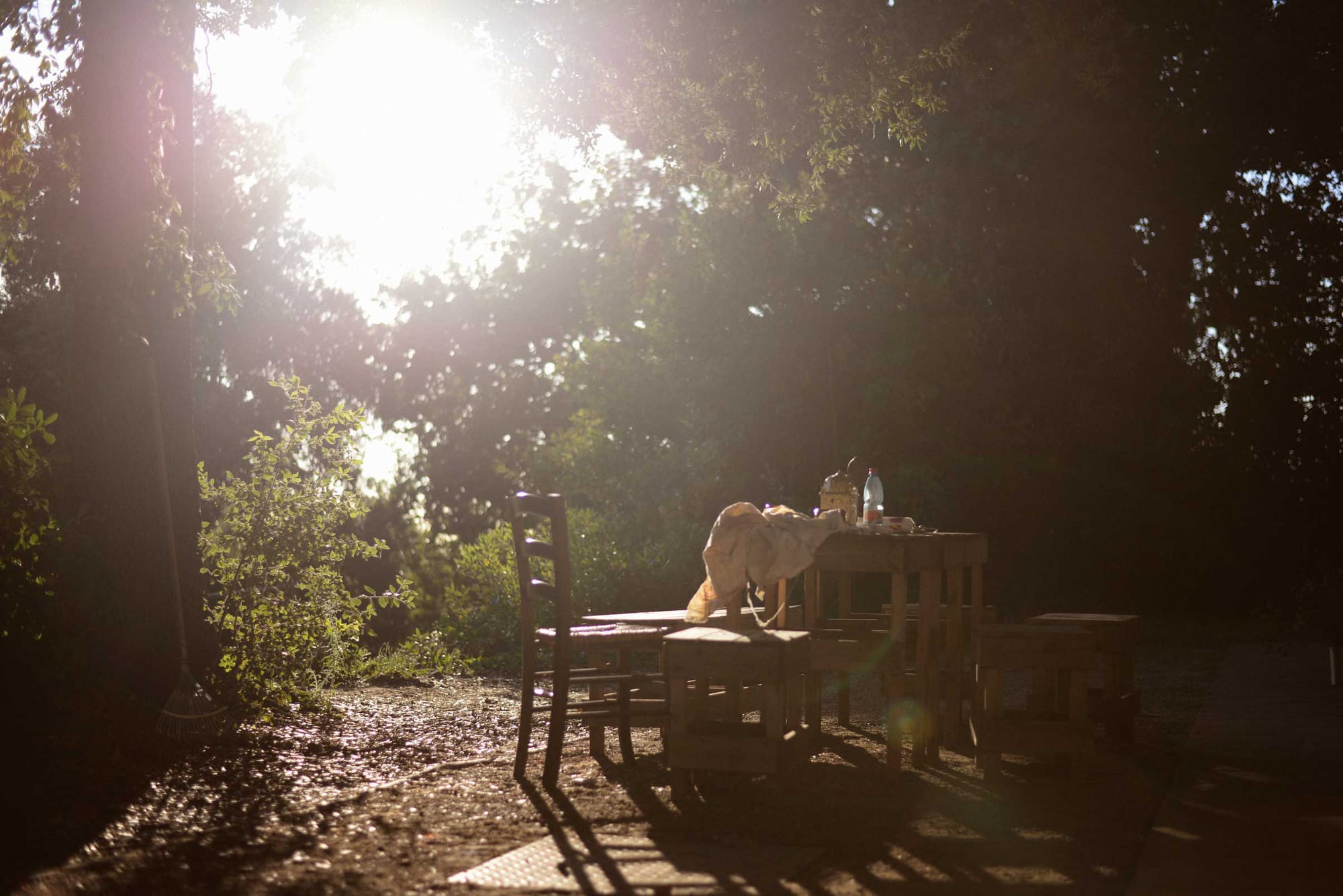 NiklasAdrianVindelev_TableOutsideVilla (1)