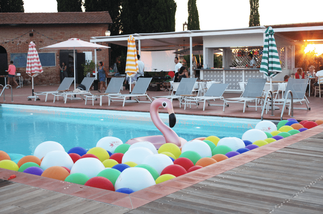 POOL BAR Lottie Hampson