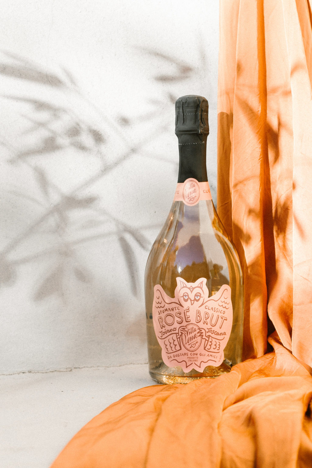 Gina Spinelli_Villa Lena_Jess Wheeler set design_Sparkling rose_lifestyle 1 portrait