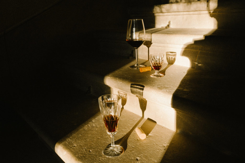 Gina Spinelli_Villa Lena_Jess Wheeler set design_red wine_lifestyle 7 landscape